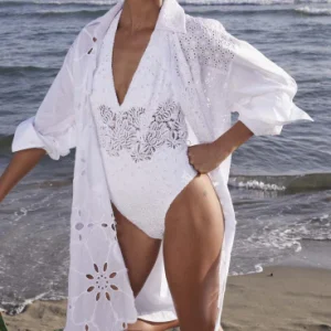 Camicia in mussola con ricamo sangallo