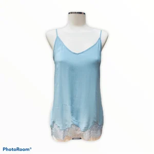 Top in Viscosa con Applicazione di Merletto