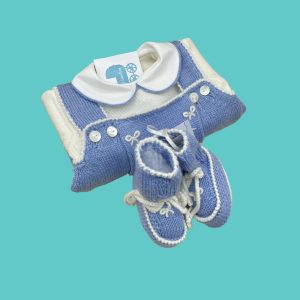 Salopette e scarpe in lana