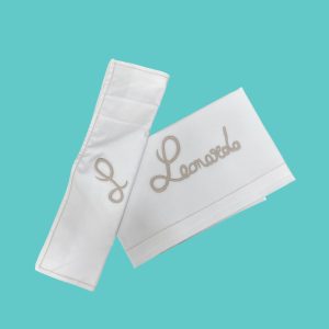 Lenzuolo con nome- ricamo a mano- pre-ordine