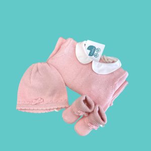 tutina, scarpe, cappello in caldo cotone