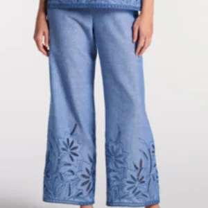 Pantalone in lino con intaglio